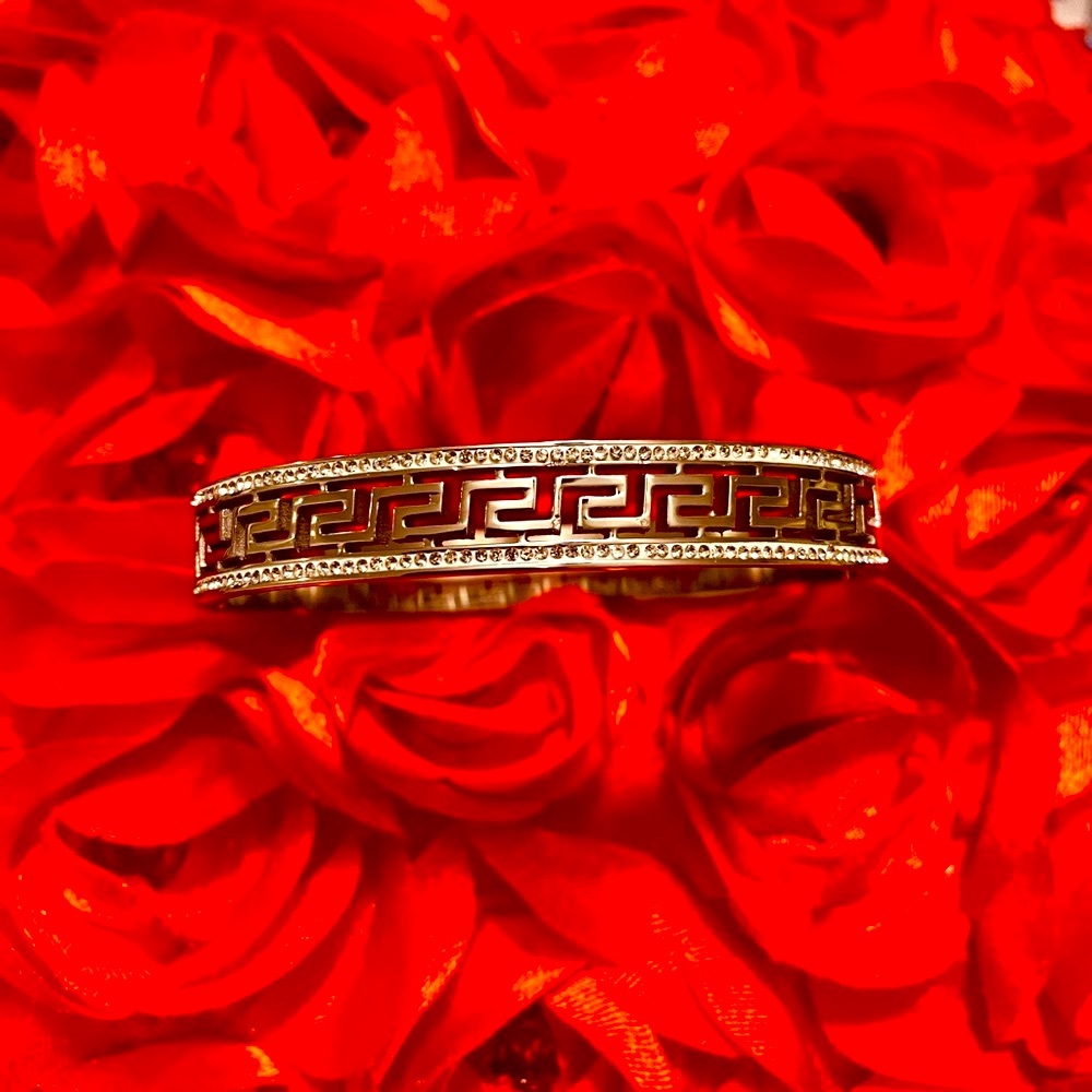 Openable bracelet